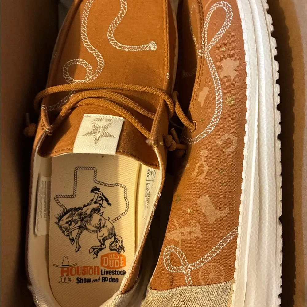 Hey Dude Orange Houston, Livestock Show and Rodeo Western Design - Picture 1 of 5